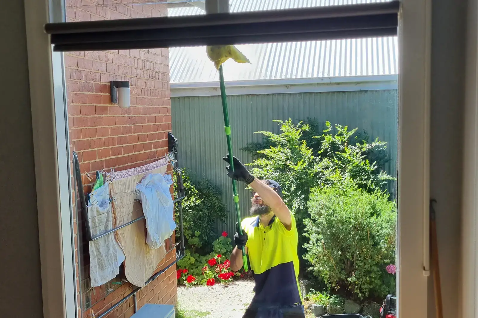 Glass repair and replacement by licensed glazier in Melbourne